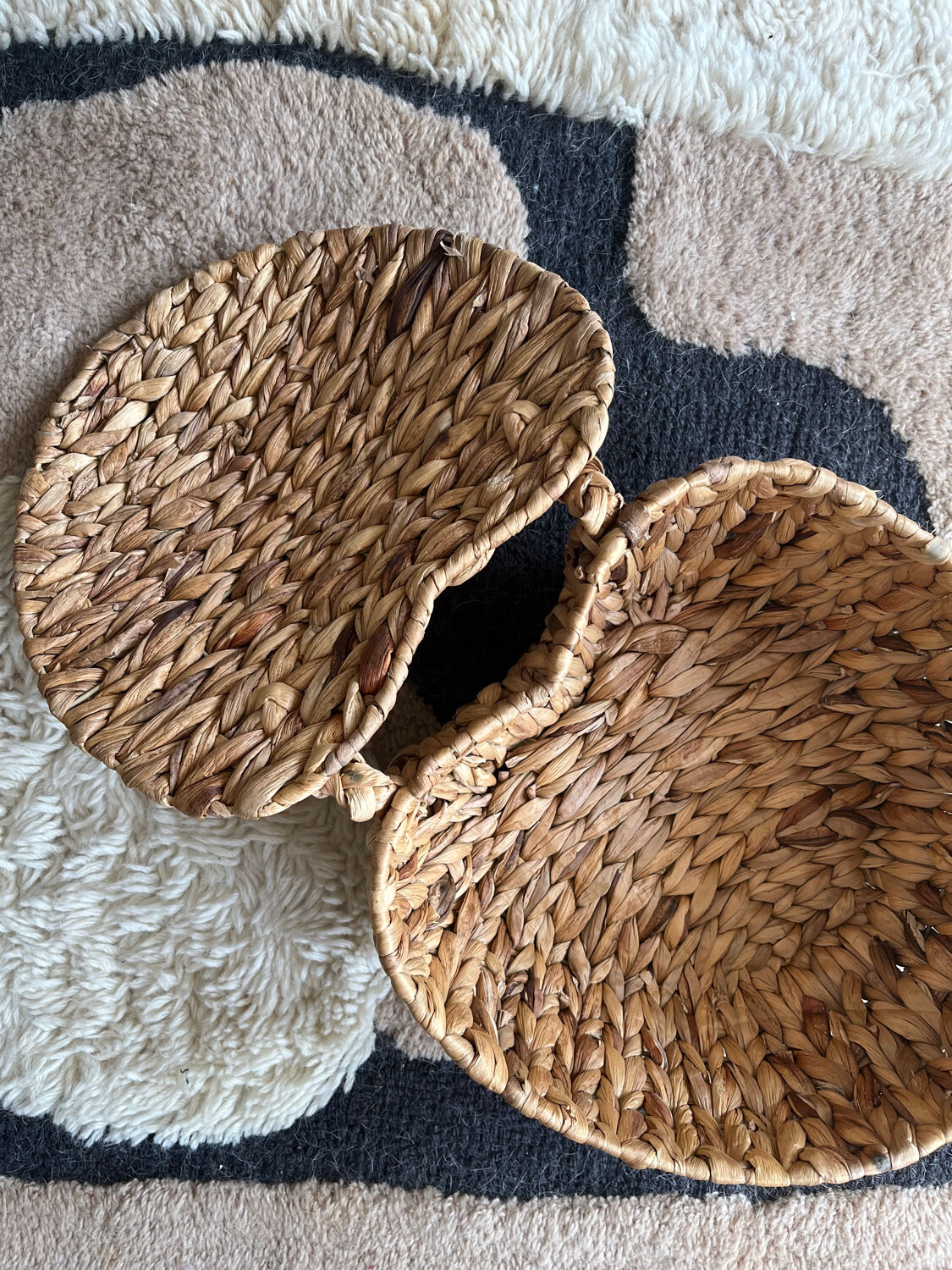 Banana leaf pan in the shape of a vintage heart