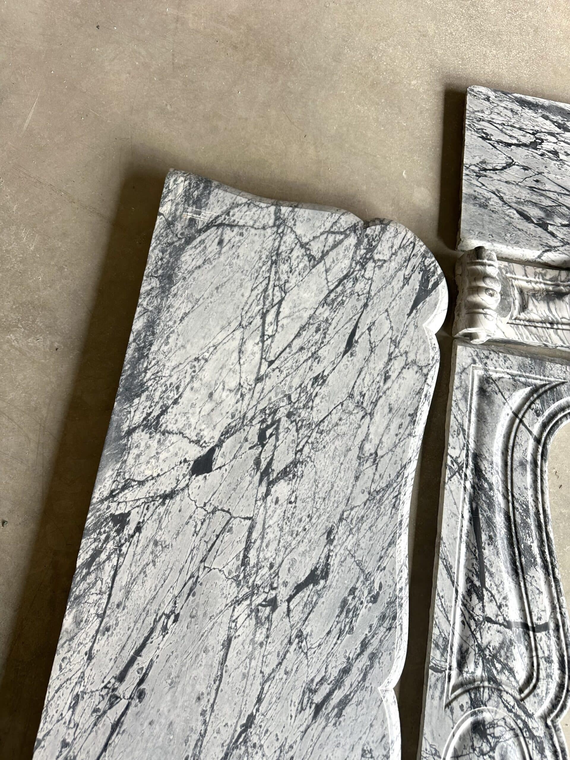 Pompadour fireplace in Louis XV style from around 1880 in blue floral marble.