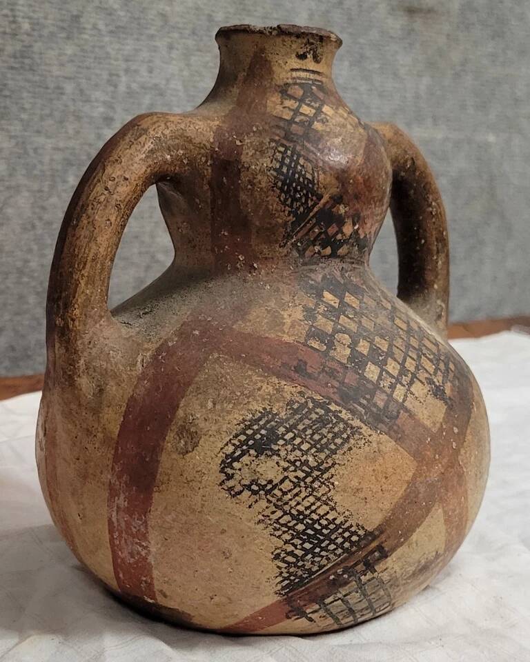 Traditional Kabyle/Berber terracotta pottery decorated with patterns