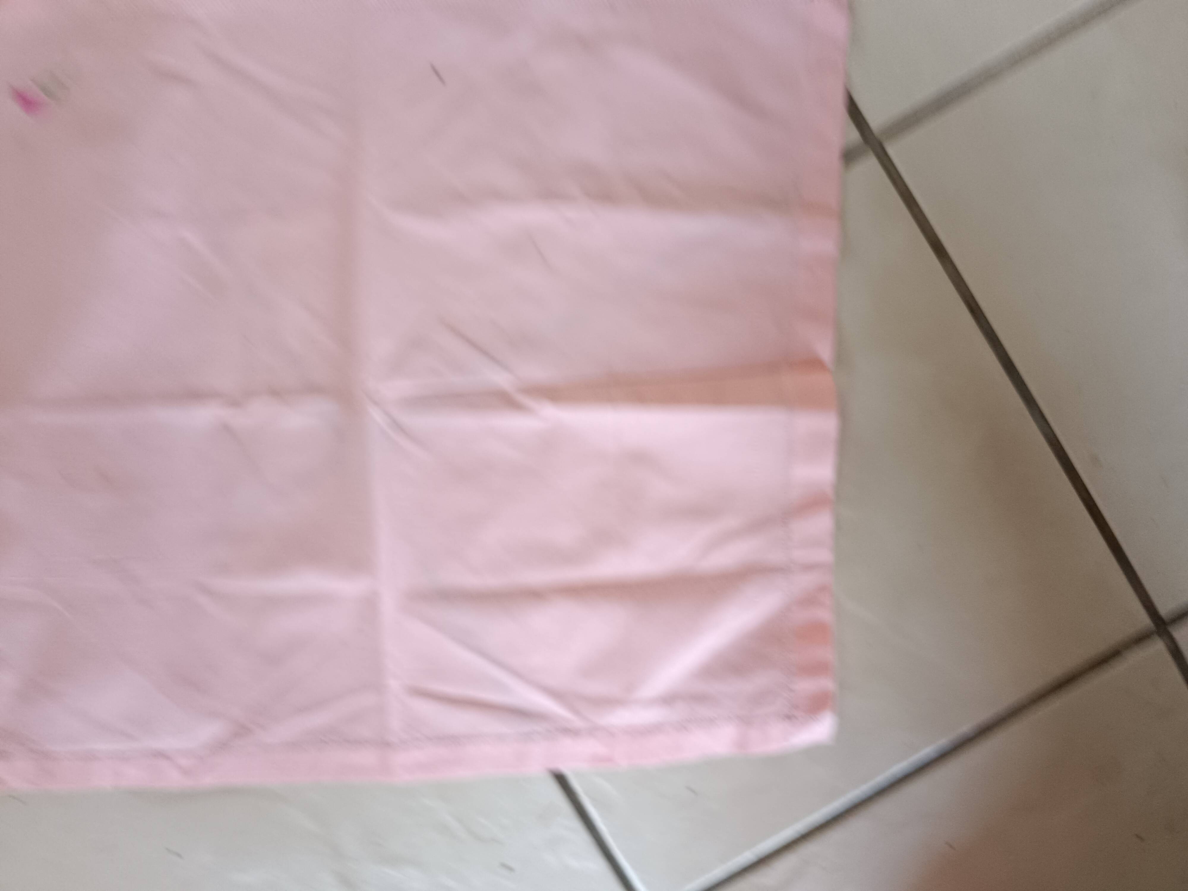 Pink tablecloth with flower crown + 10 napkins.