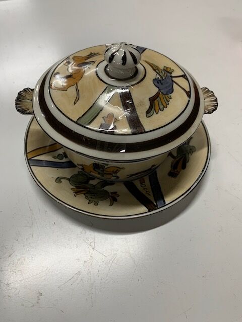 Ceramic plate and tureen