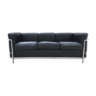Canapé LC2 3 places, édité par Cassina, design par Le Corbusier, Pierre Jeanneret, Charlotte Perriand