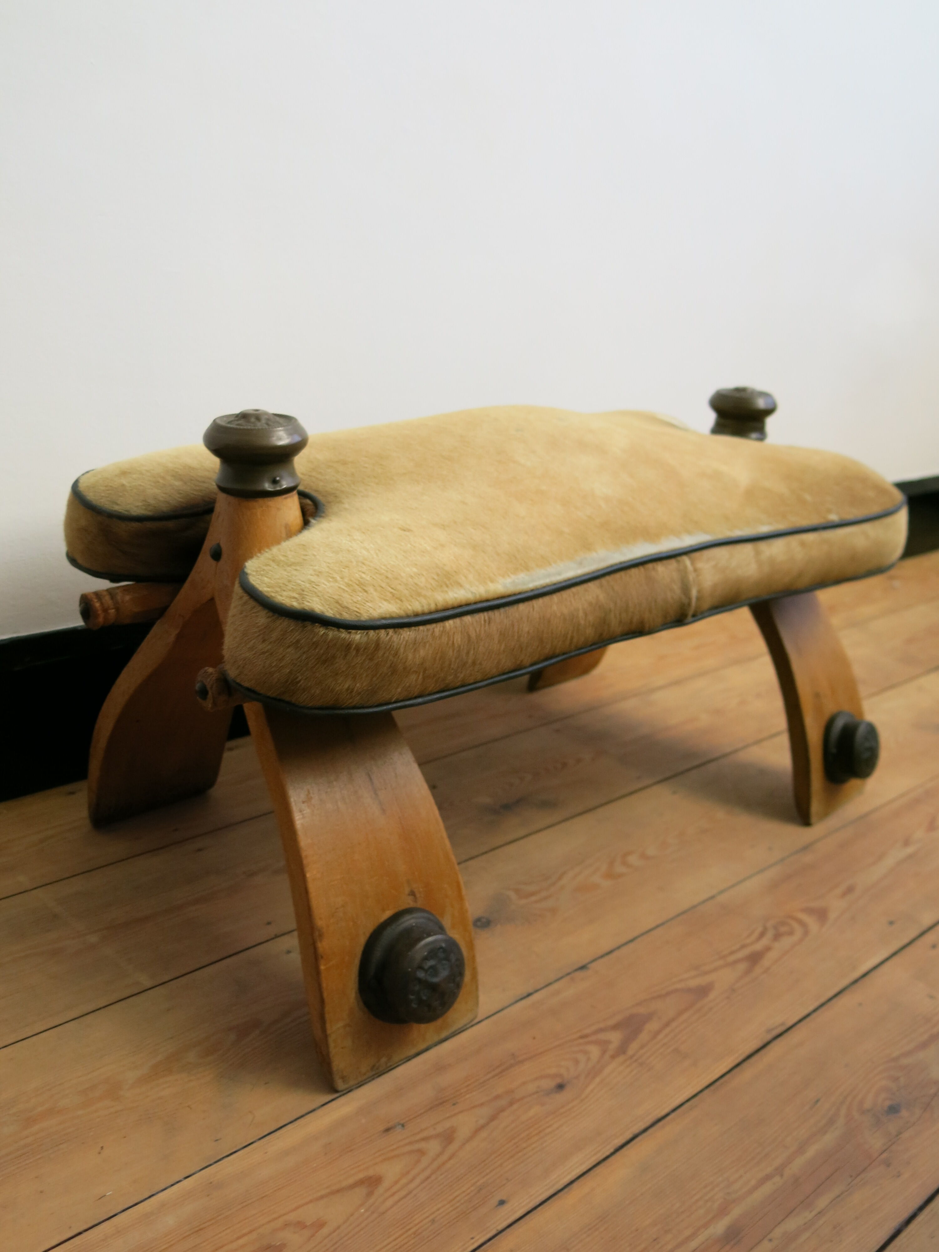 Camel saddle stool