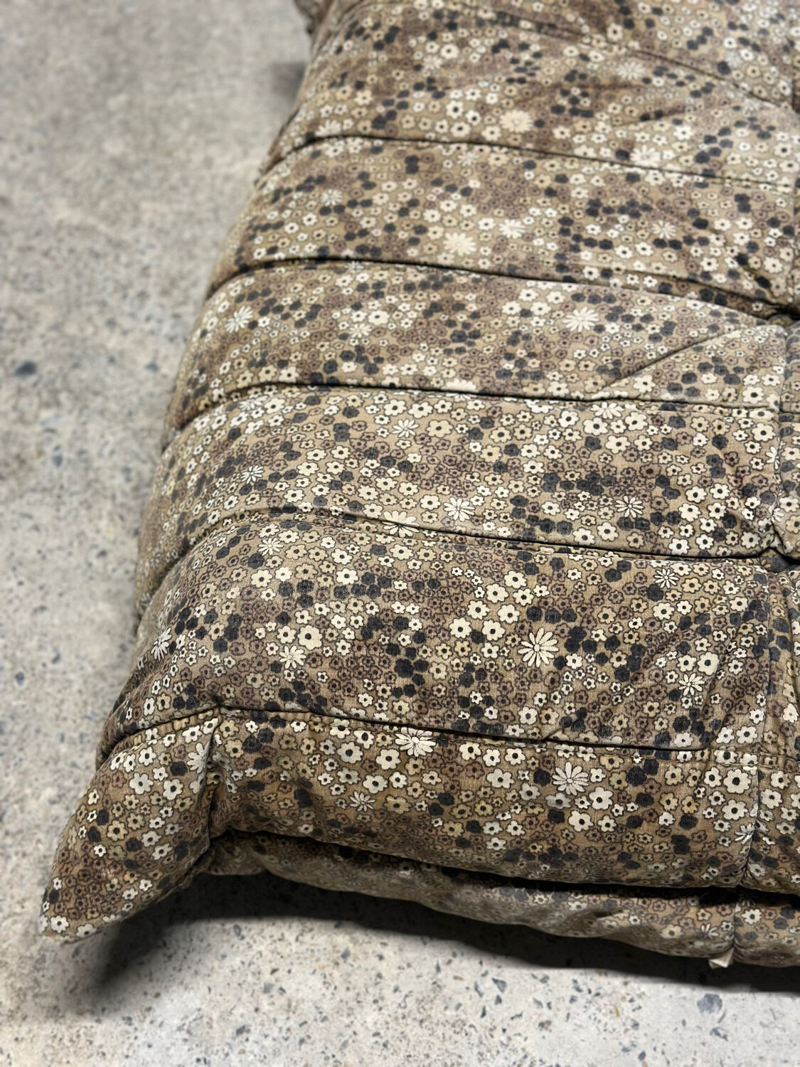 Pouf Togo vintage velours liberty fleurs marron Ligne Roset (rare)