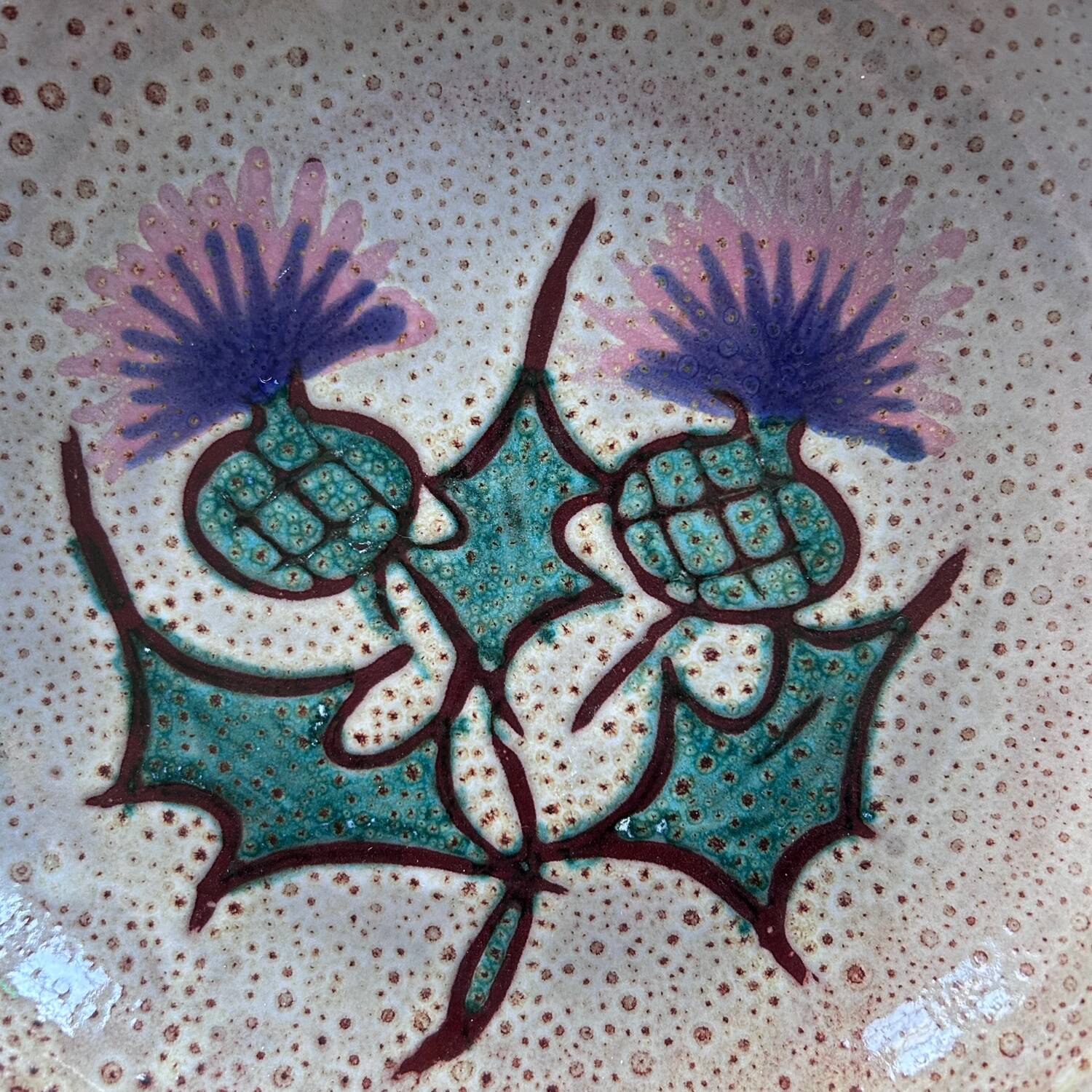 Pair of plates with thistle decoration