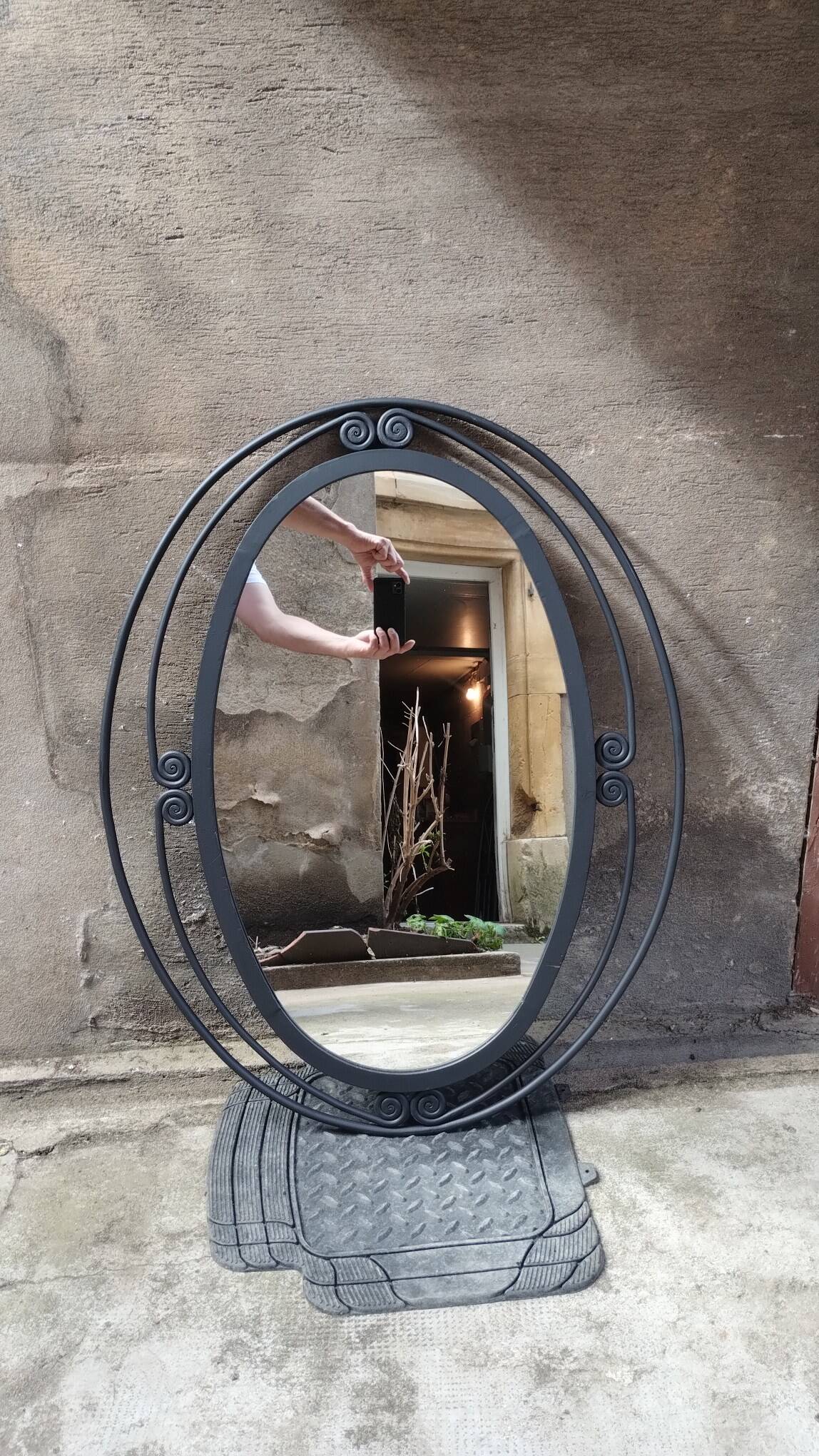 Miroir ovale vintage en fer forgé à décor de spirales