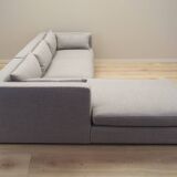 Canapé d'angle gris, design scandinave, années 00