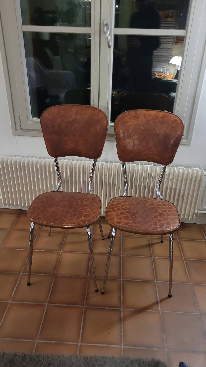 2 70s crocodile chairs