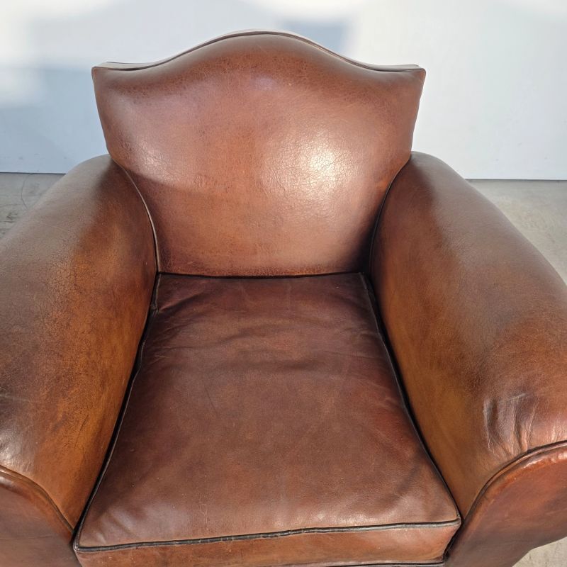 Important pair of Havana leather club armchairs, moustache models, mid-20th century.