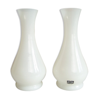 Paire de vases en opaline blanche Clerik Paris