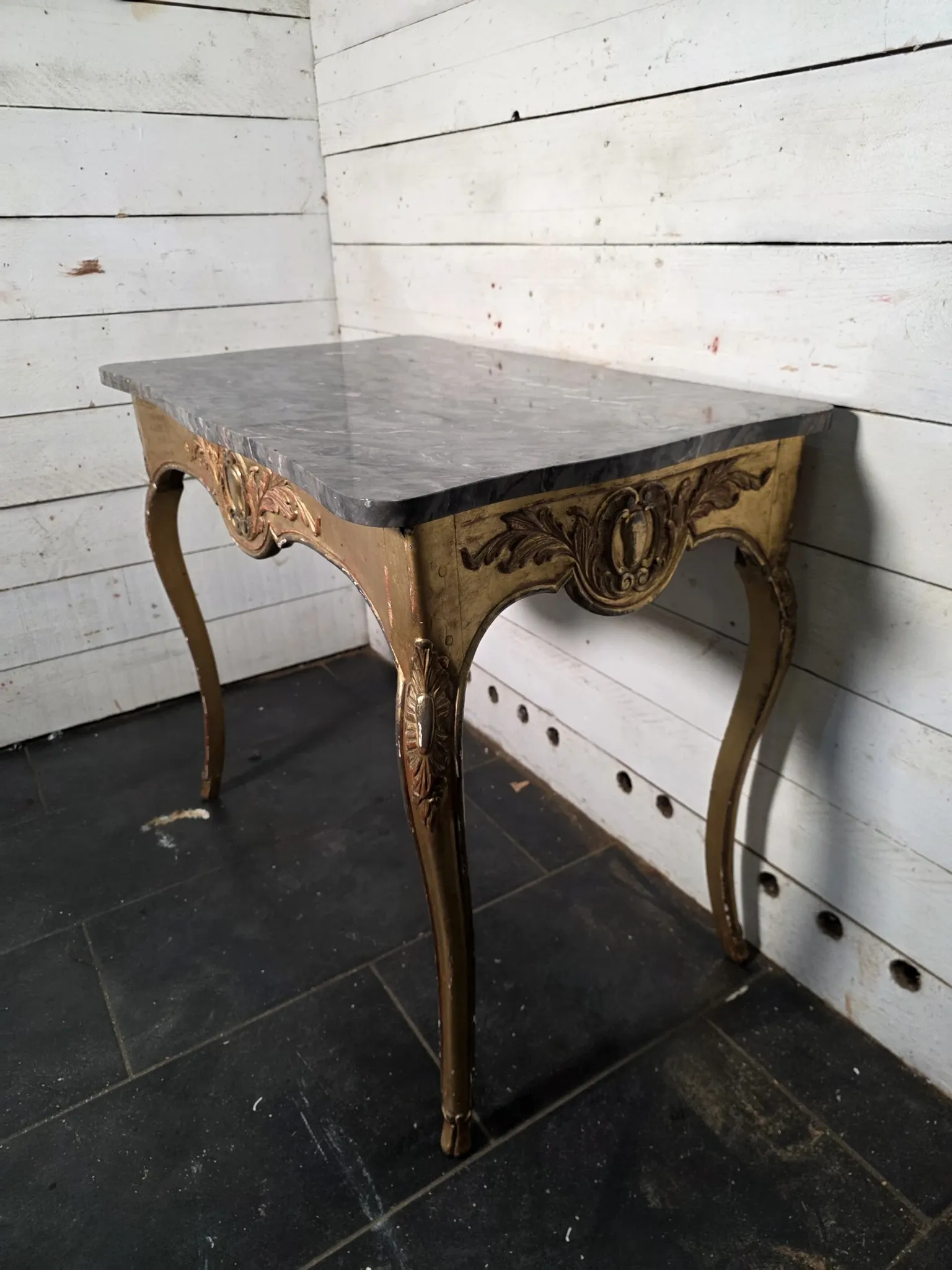 Table en bois doré style Louis XV du XIXe 