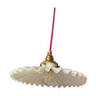 Pleated opaline suspension