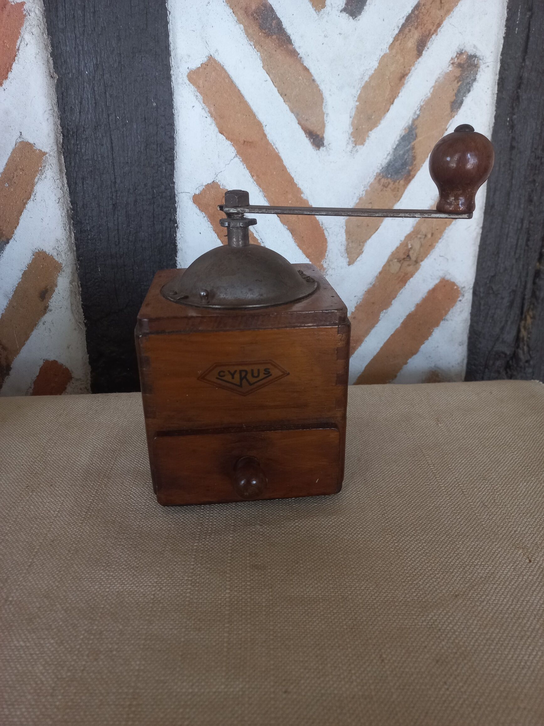 Cyrus coffee grinder 1940