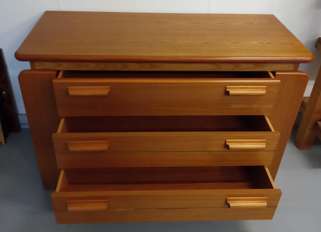 Oak-plated dresser 1980