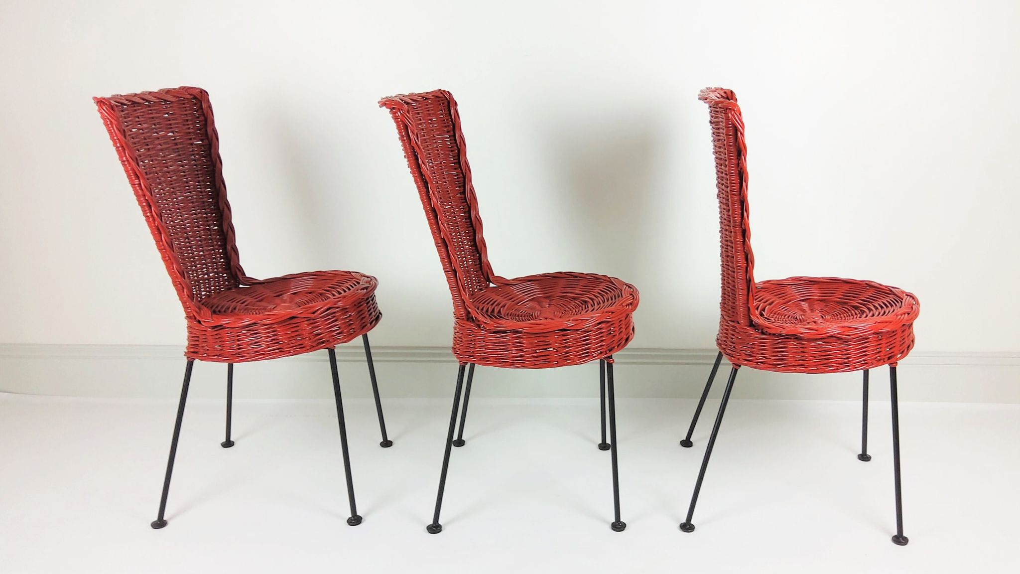 3 chaises en rotin et métal 1950