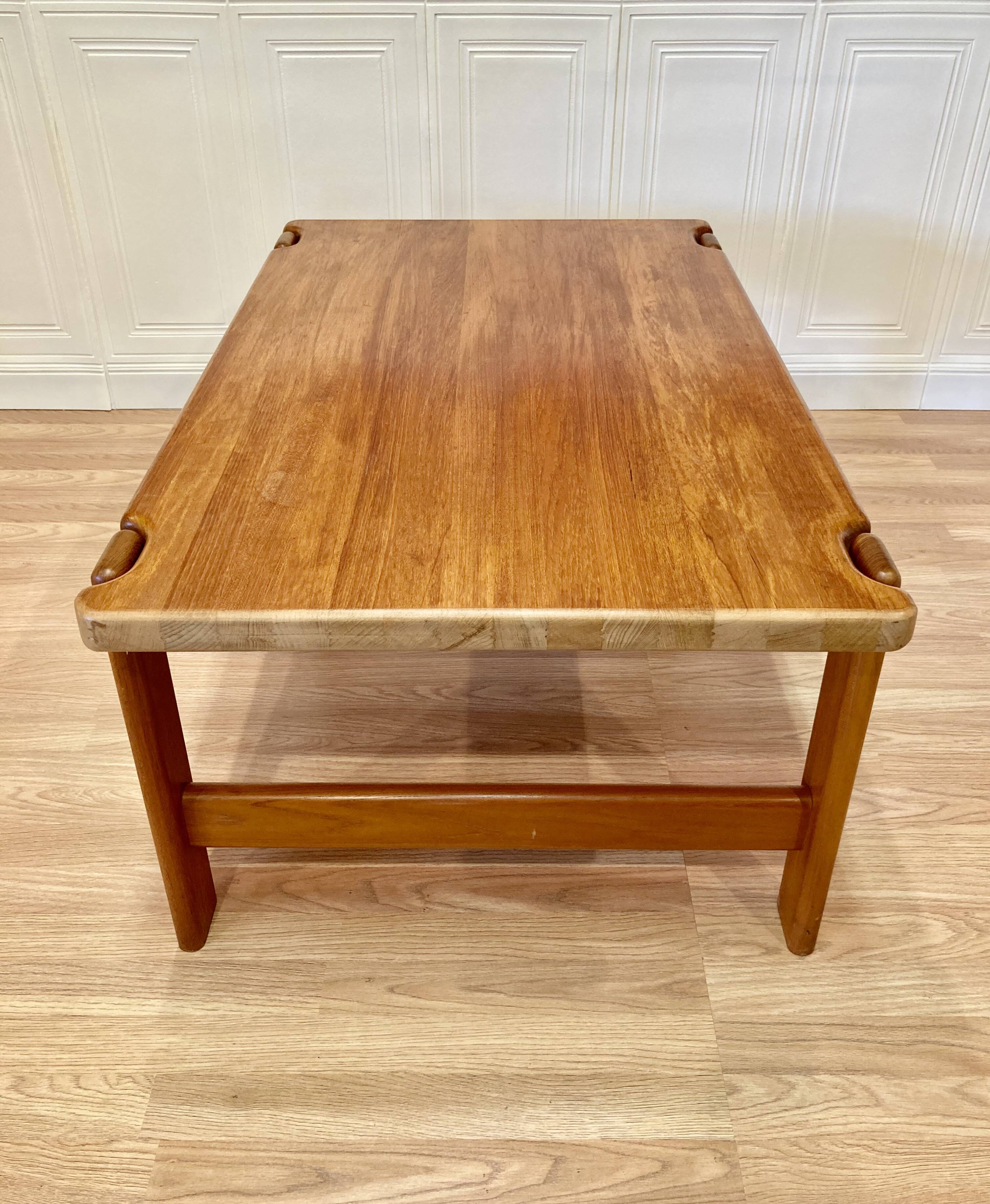 SCANDINAVIAN COFFEE TABLE "1960".
