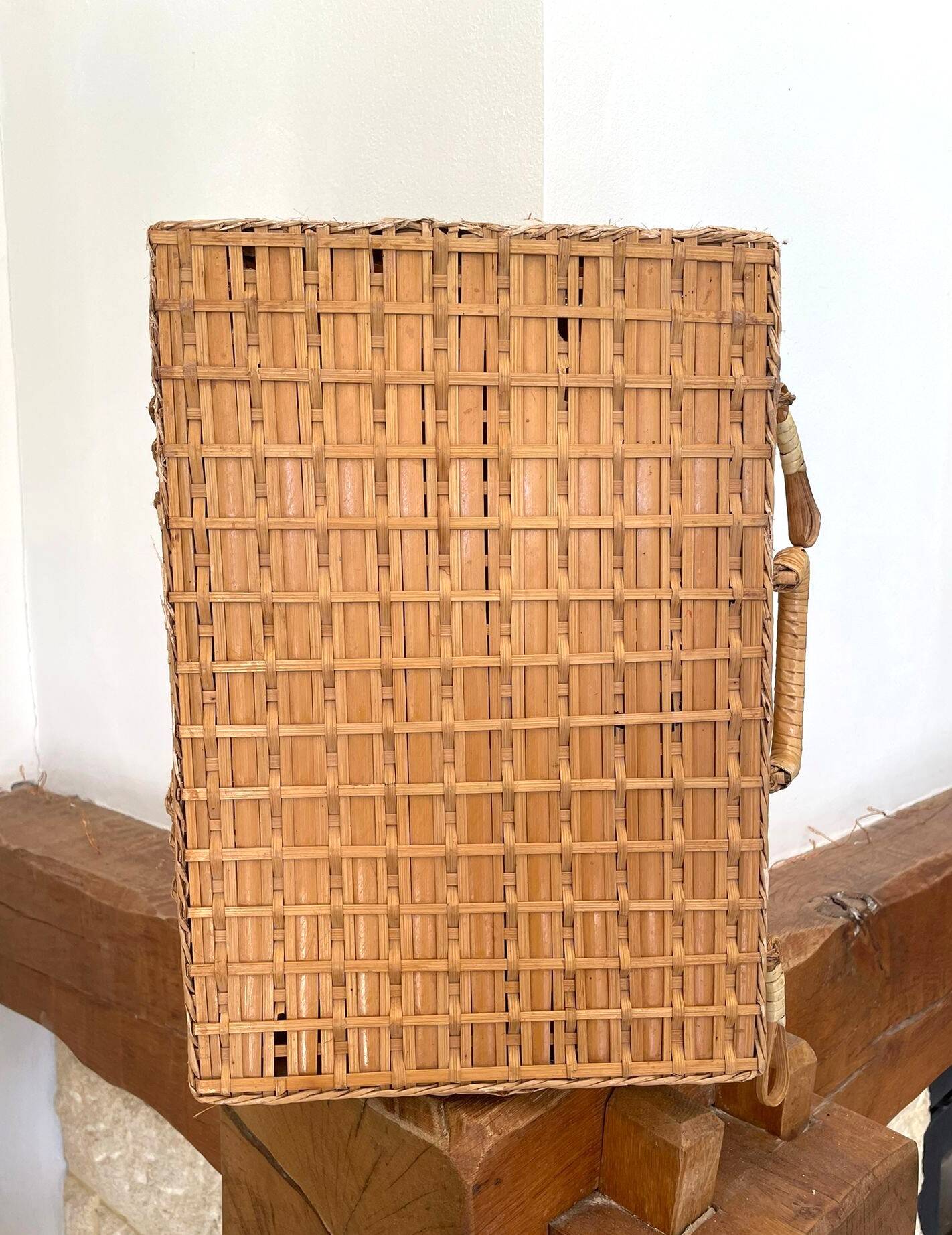 Vintage wicker/rattan suitcase