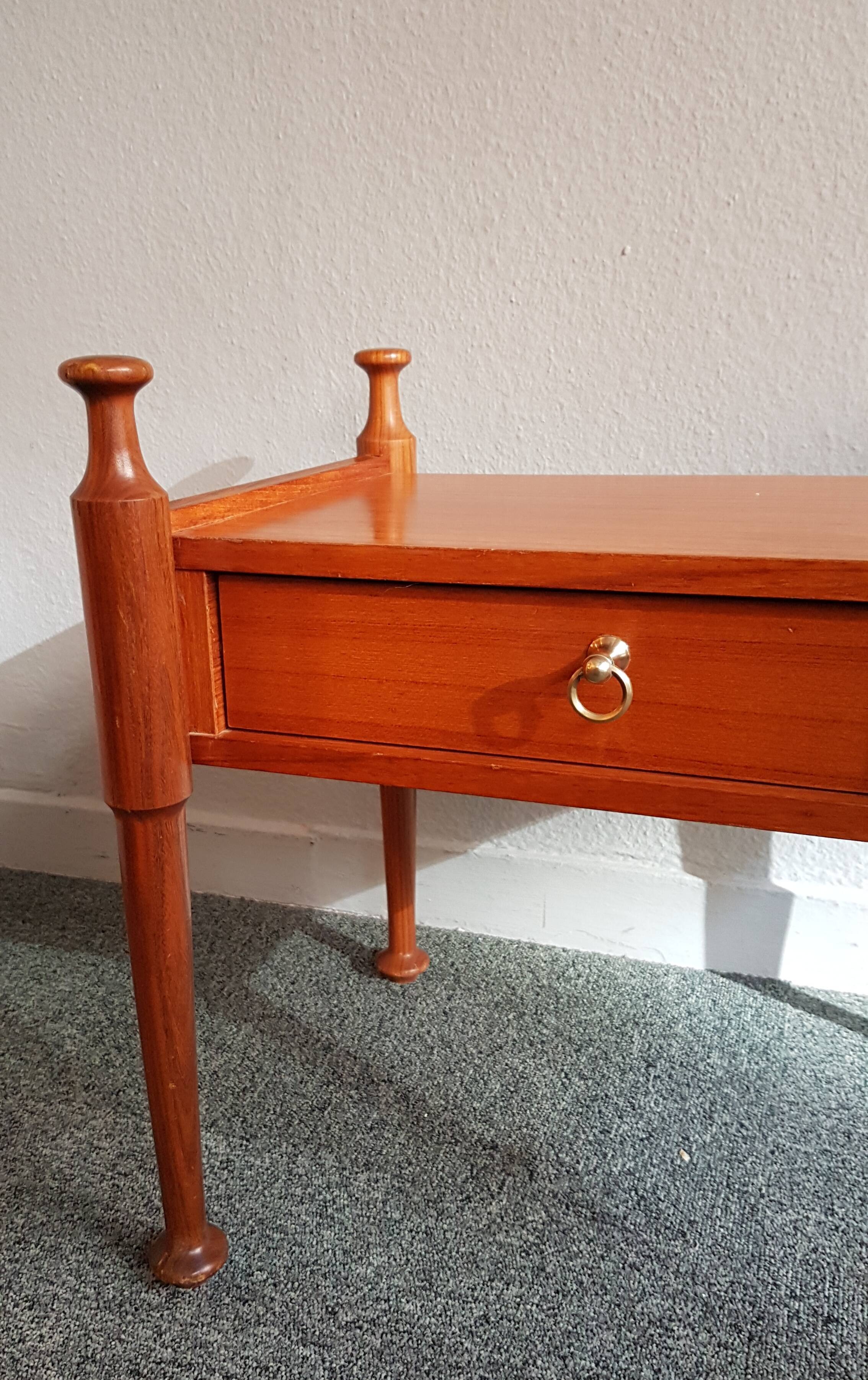 Vintage teak chevet