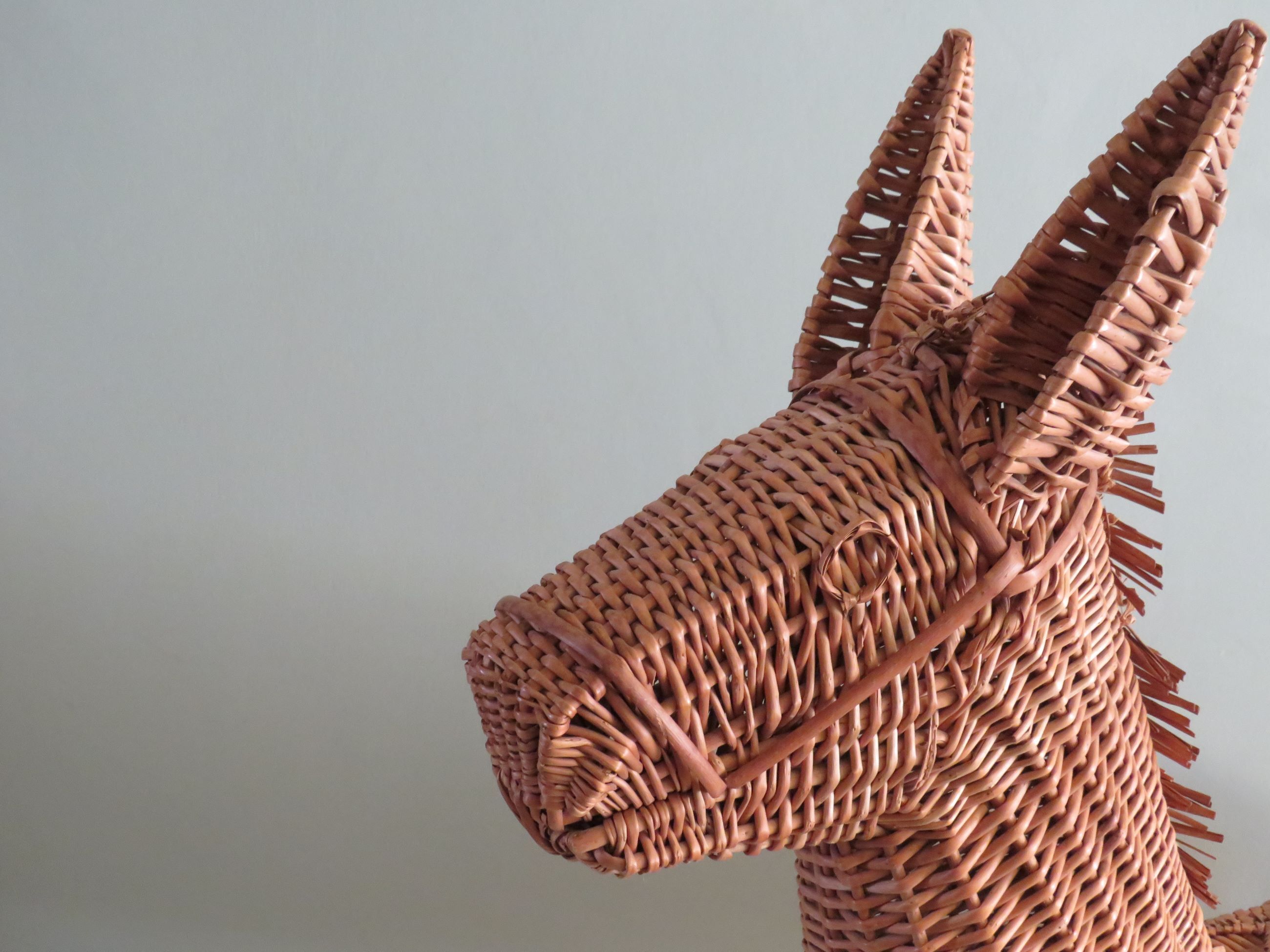 Large vintage reed easel