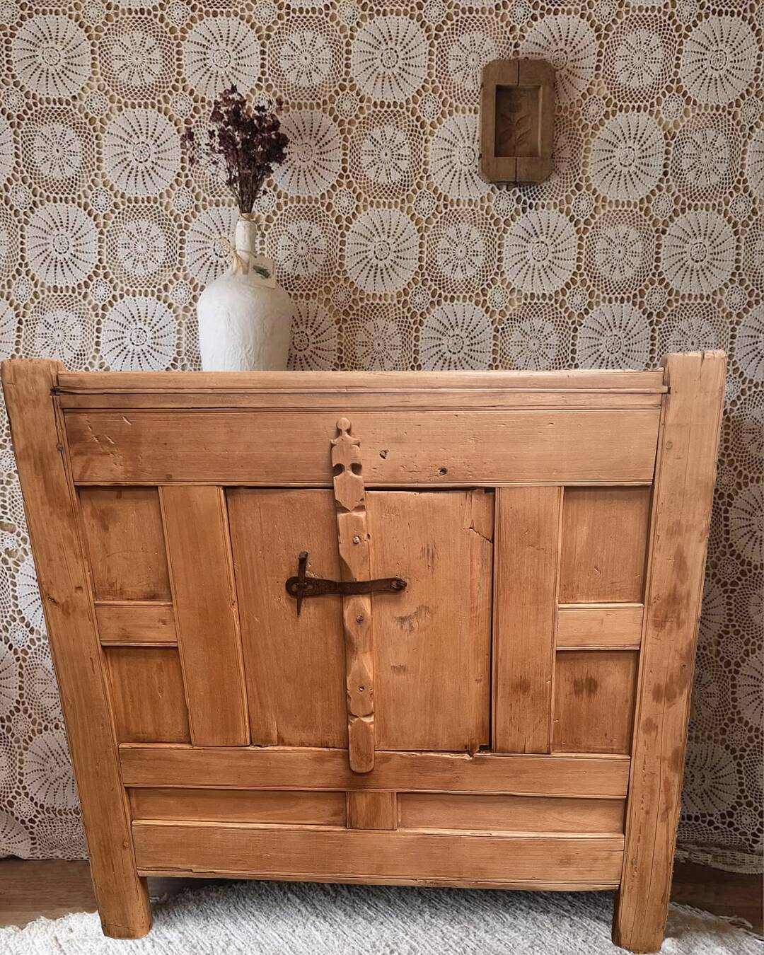 Old pantry in Pitch pine - early 20th century