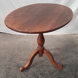 Tripod pedestal table