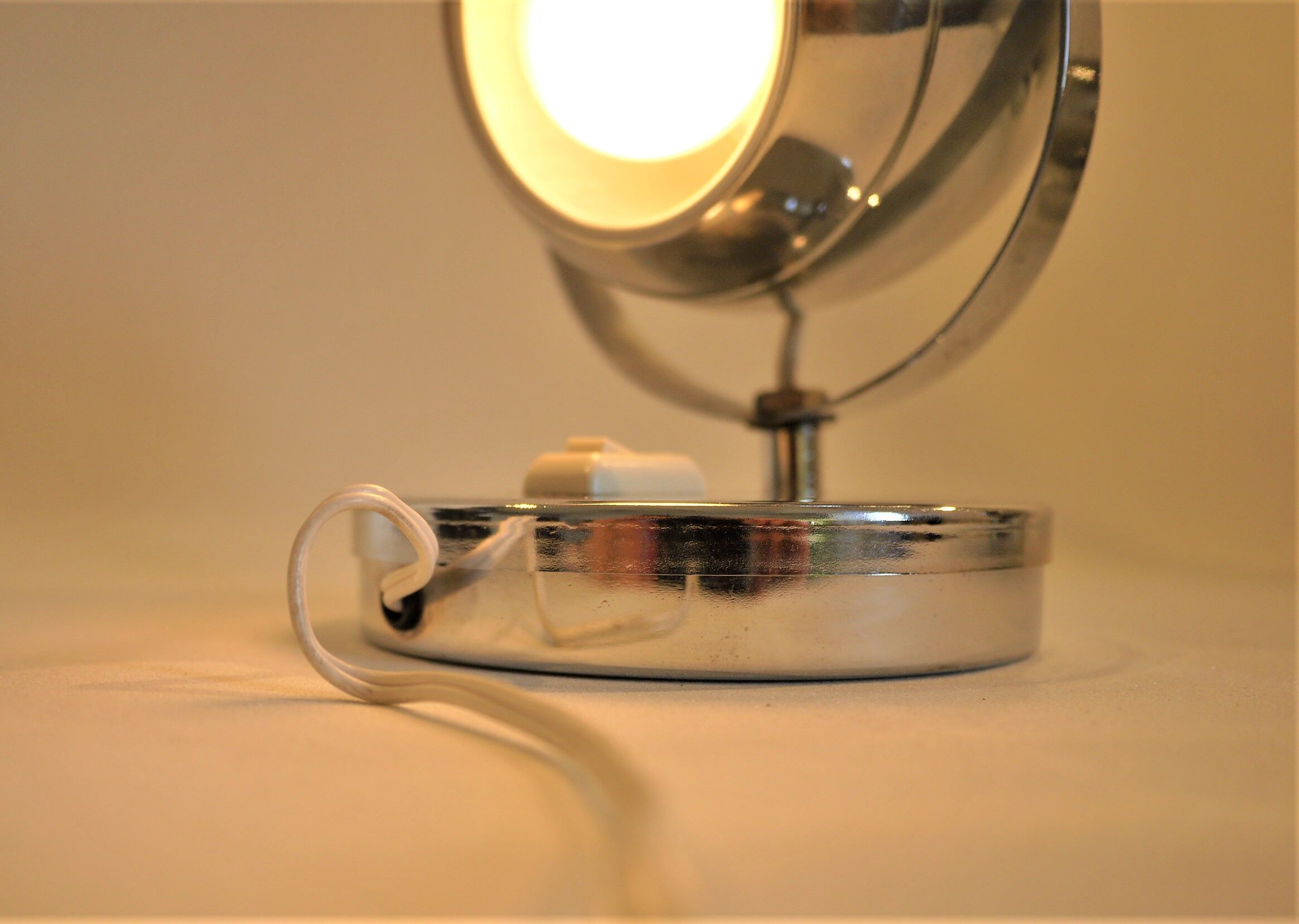 Chrome eyeball lamp