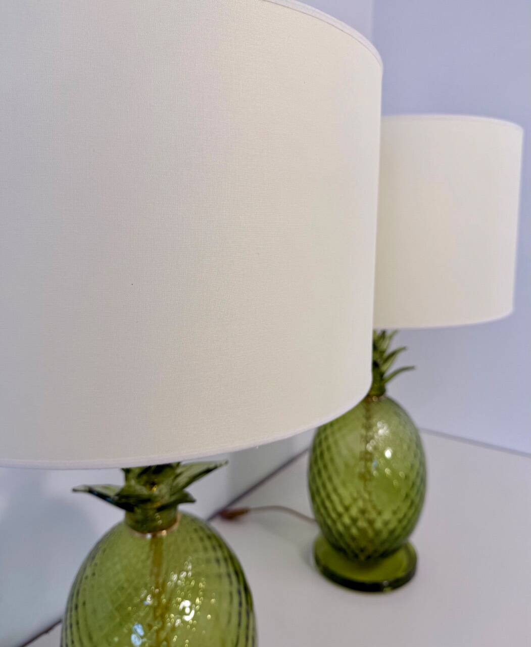 Paire de lampes en verre de Murano en forme d'ananas Art Déco italien avec abat-jours.