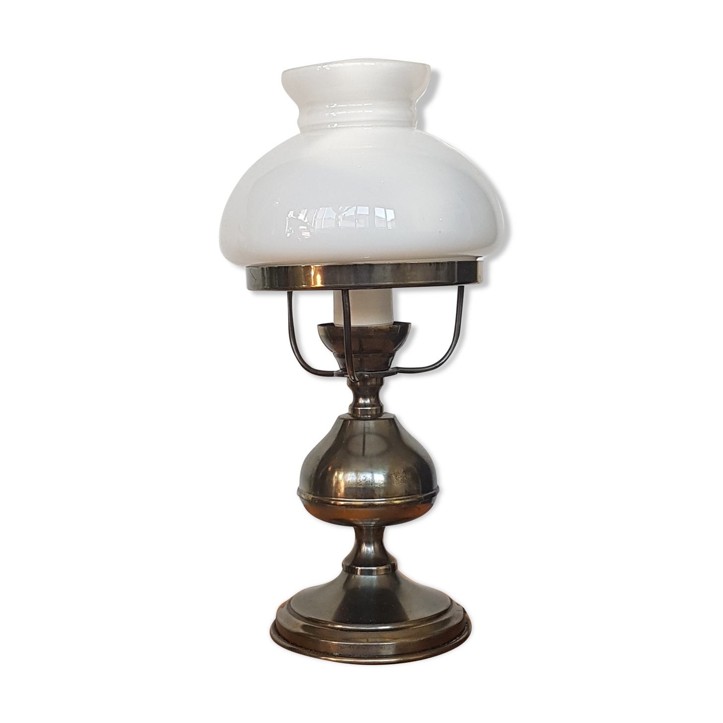 Small Art Deco opaline lamp, brass foot