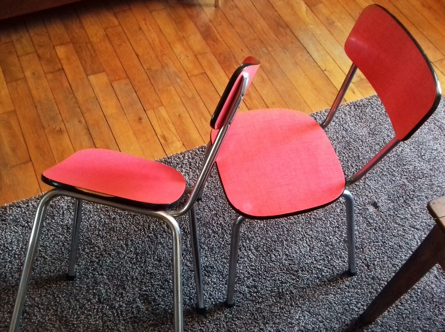 Lot 2 formica chairs