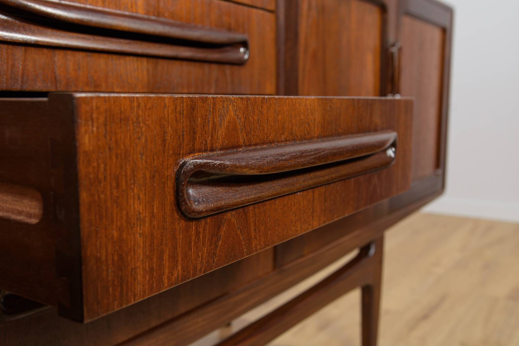 Buffet Mid-Century Modern par Victor Wilkins pour G-Plan, années 1960.