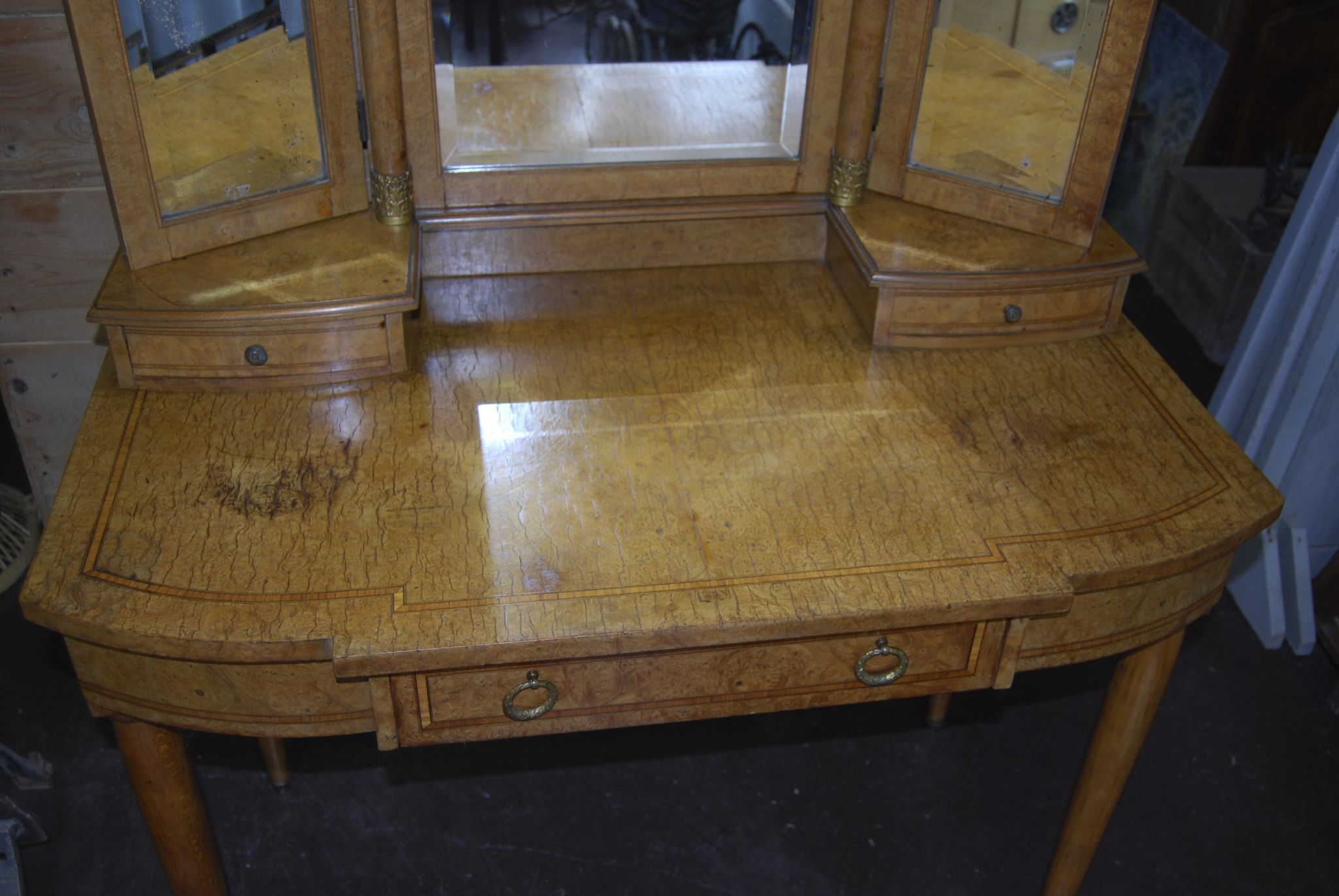 Louis XVI-style hairdresser in elm magnifying glass and 20th century marquetry net.