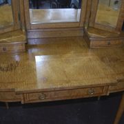 Louis XVI-style hairdresser in elm magnifying glass and 20th century marquetry net.