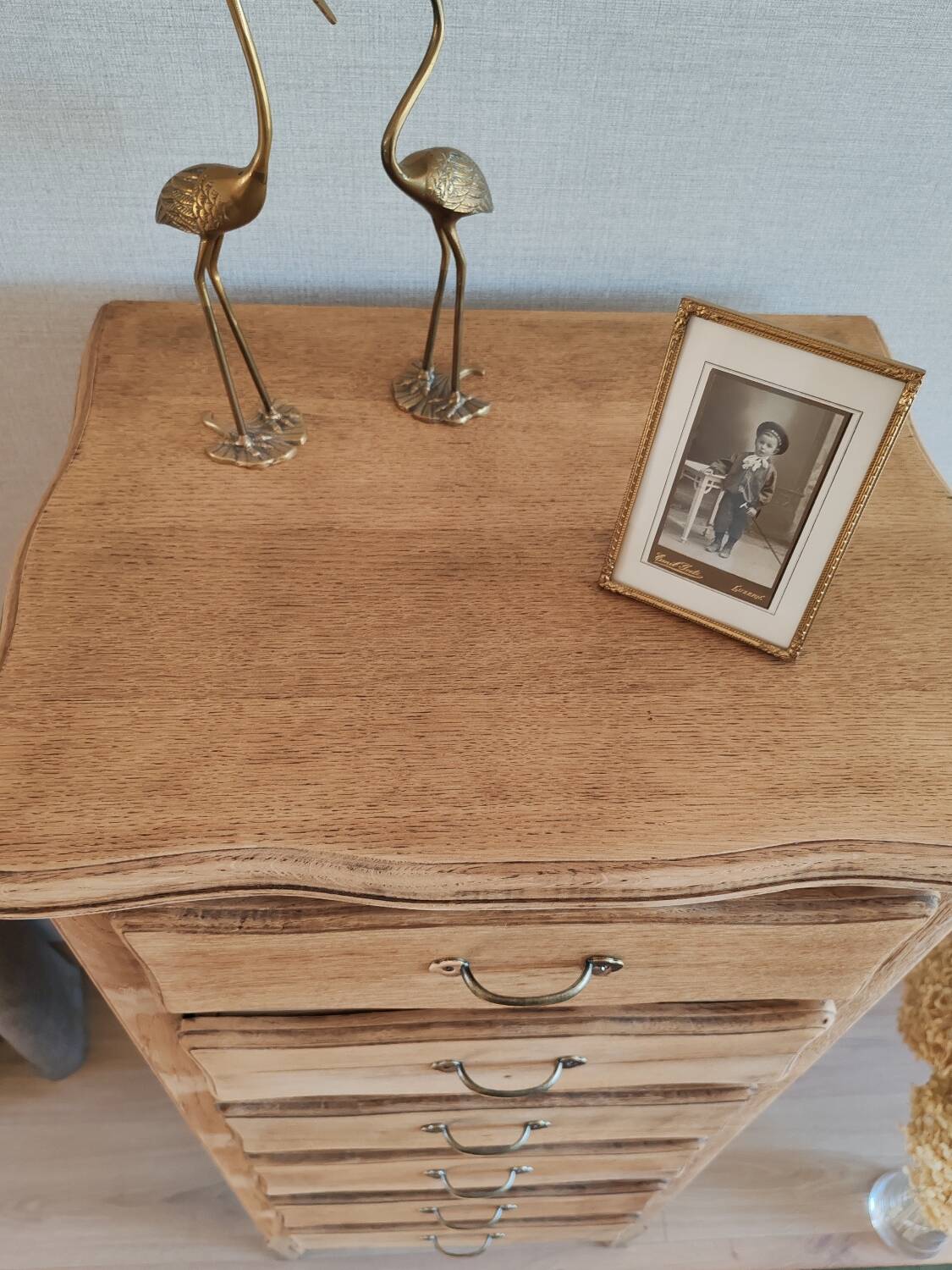 Oak chest of drawers