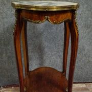 Table d'apparat - guéridon de style Louis XV, en acajou finement travaillé