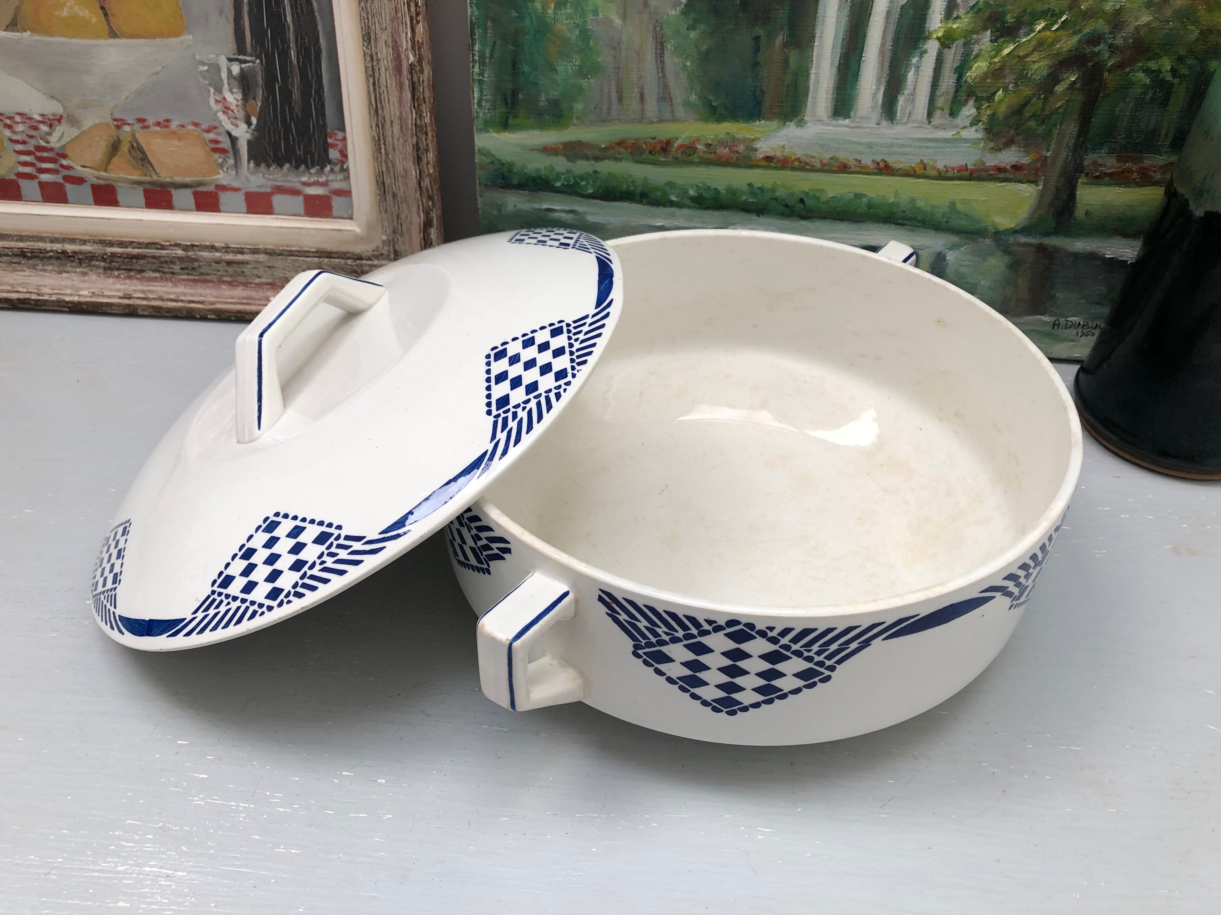 Tureen signed Moulin des Loups Hamage Orchies Nord France model Pantin