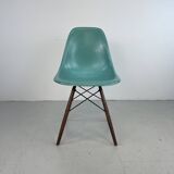 Chaise d'appoint Eames Herman Miller DSW en turquoise