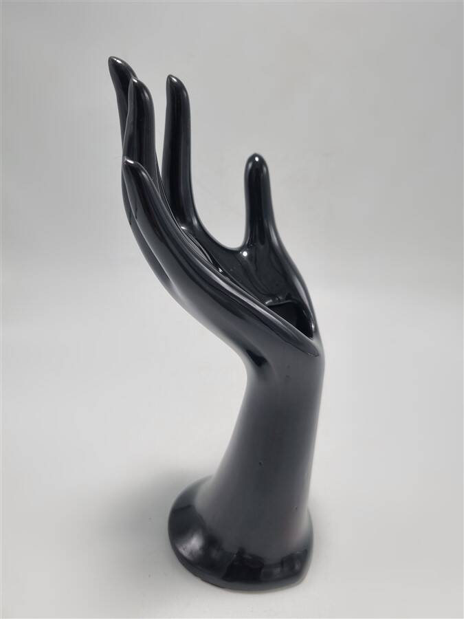 Hand-shaped ring holder