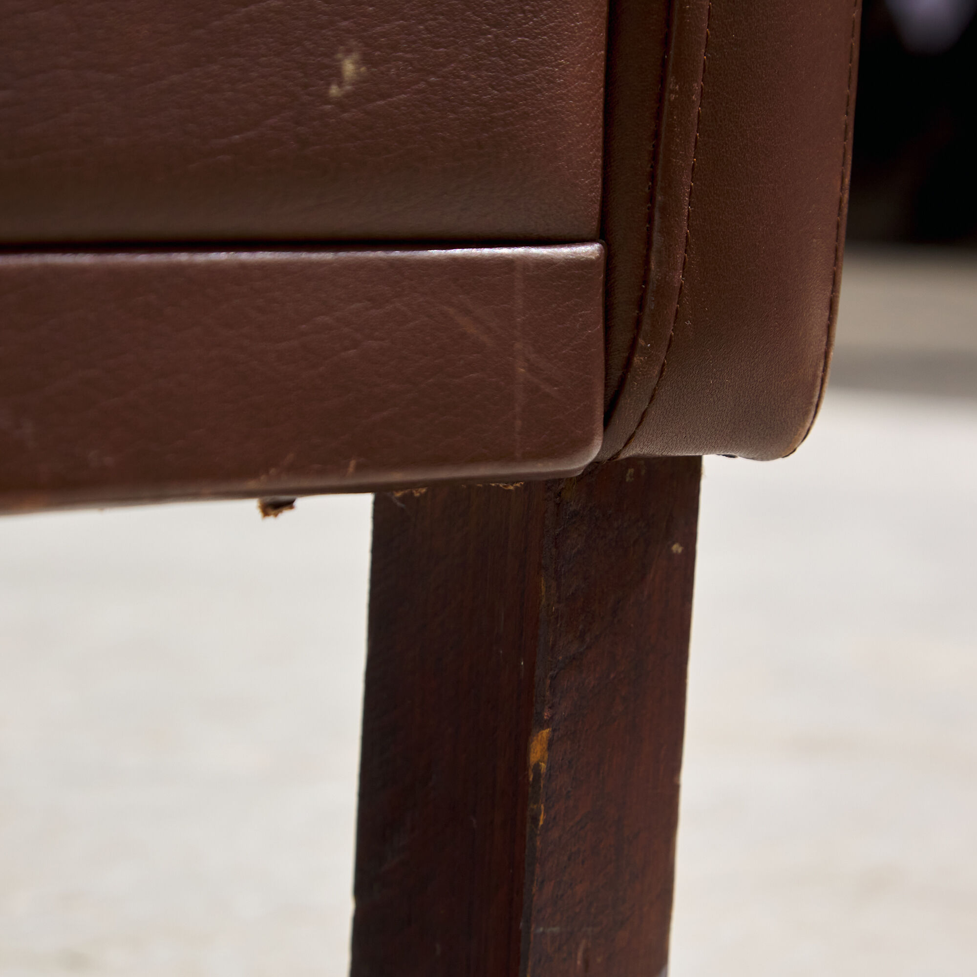 Three-seater leather sofa