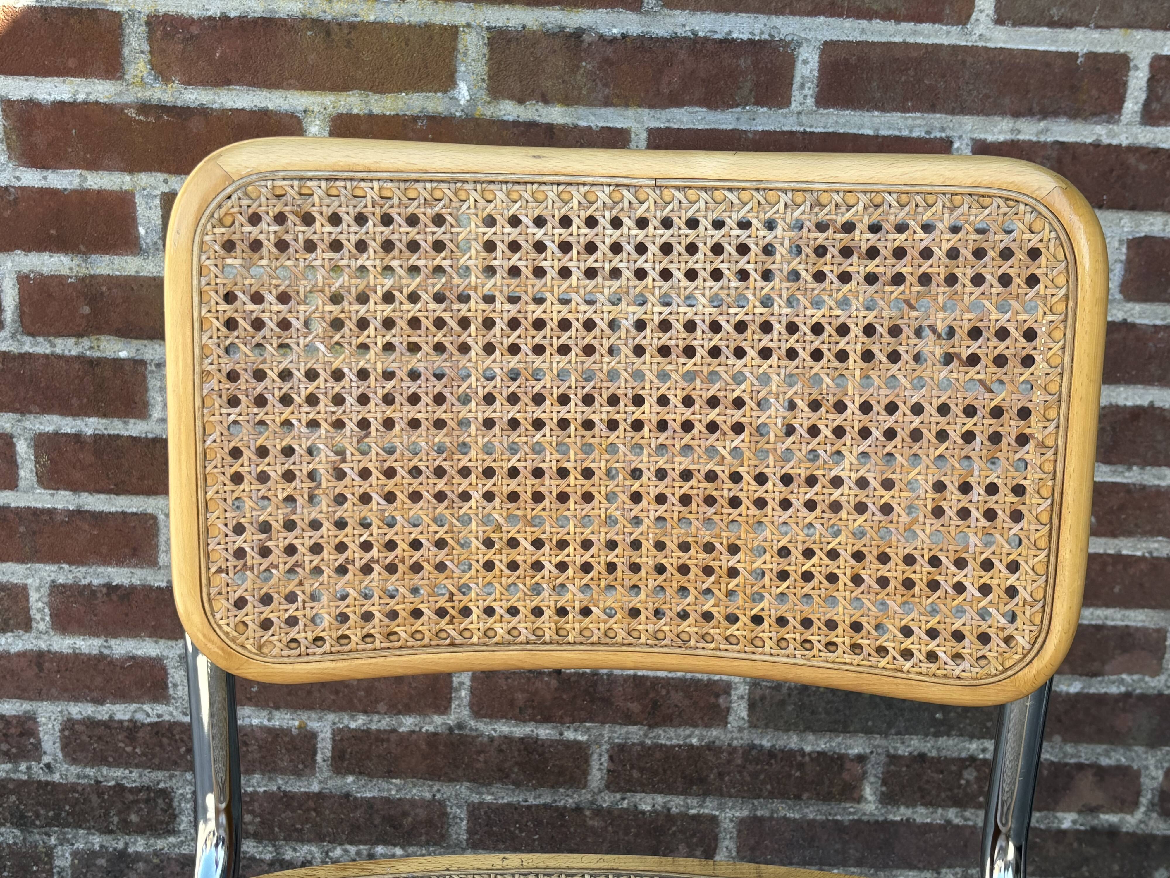 Ensemble de 4 chaises Cesca B32 conçues par Marcel Breuer design fabriqué en Italie