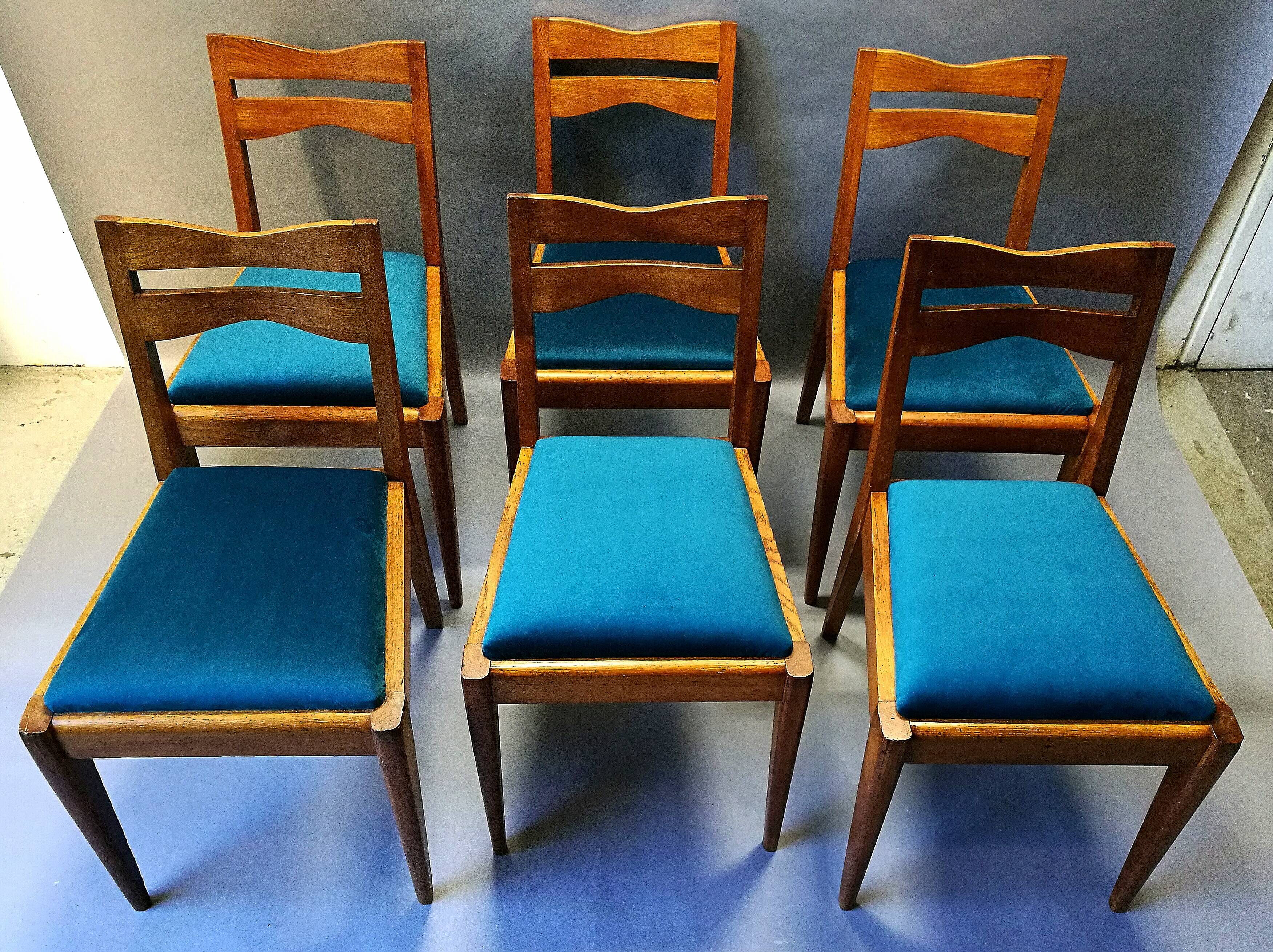 Suite de 6 chaises années 40-50 chêne et velour bleu