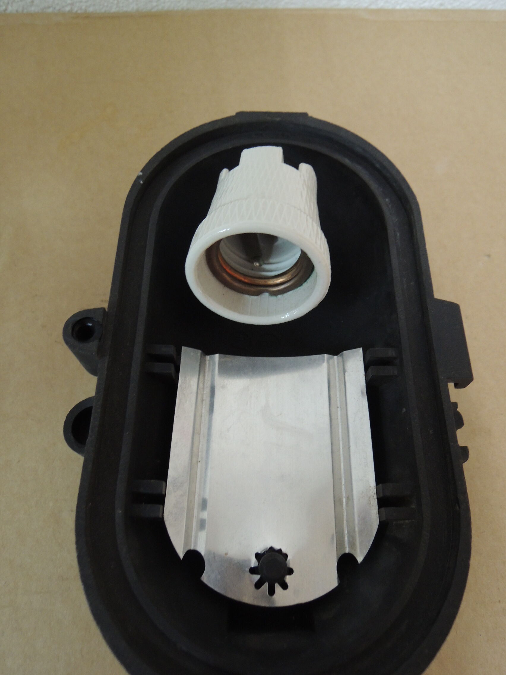 Porthole wall lamp