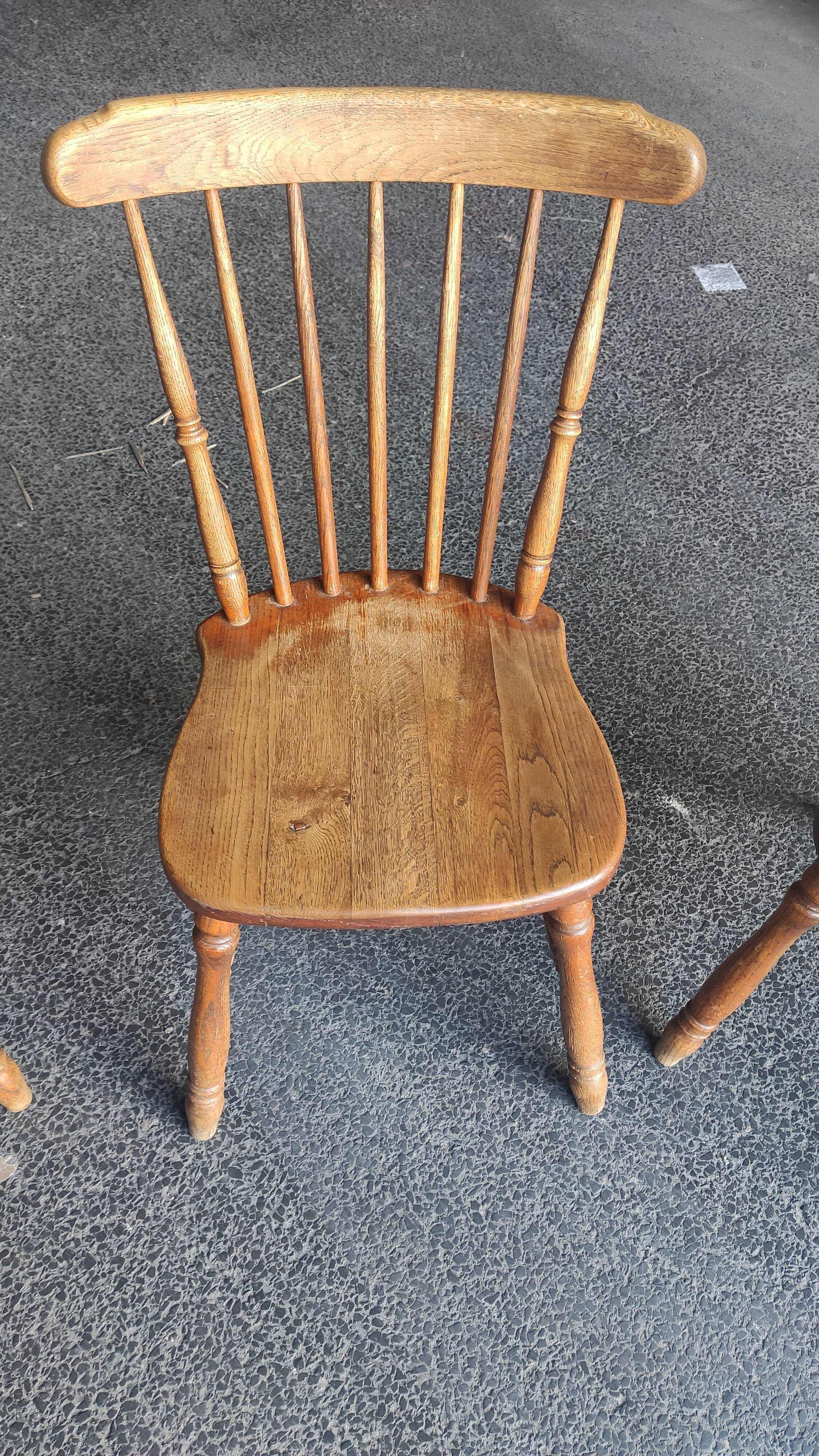Série de 4 chaises bistrot, western en chêne