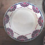 Six assiettes dépareillées en faîence