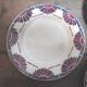 Six assiettes dépareillées en faîence