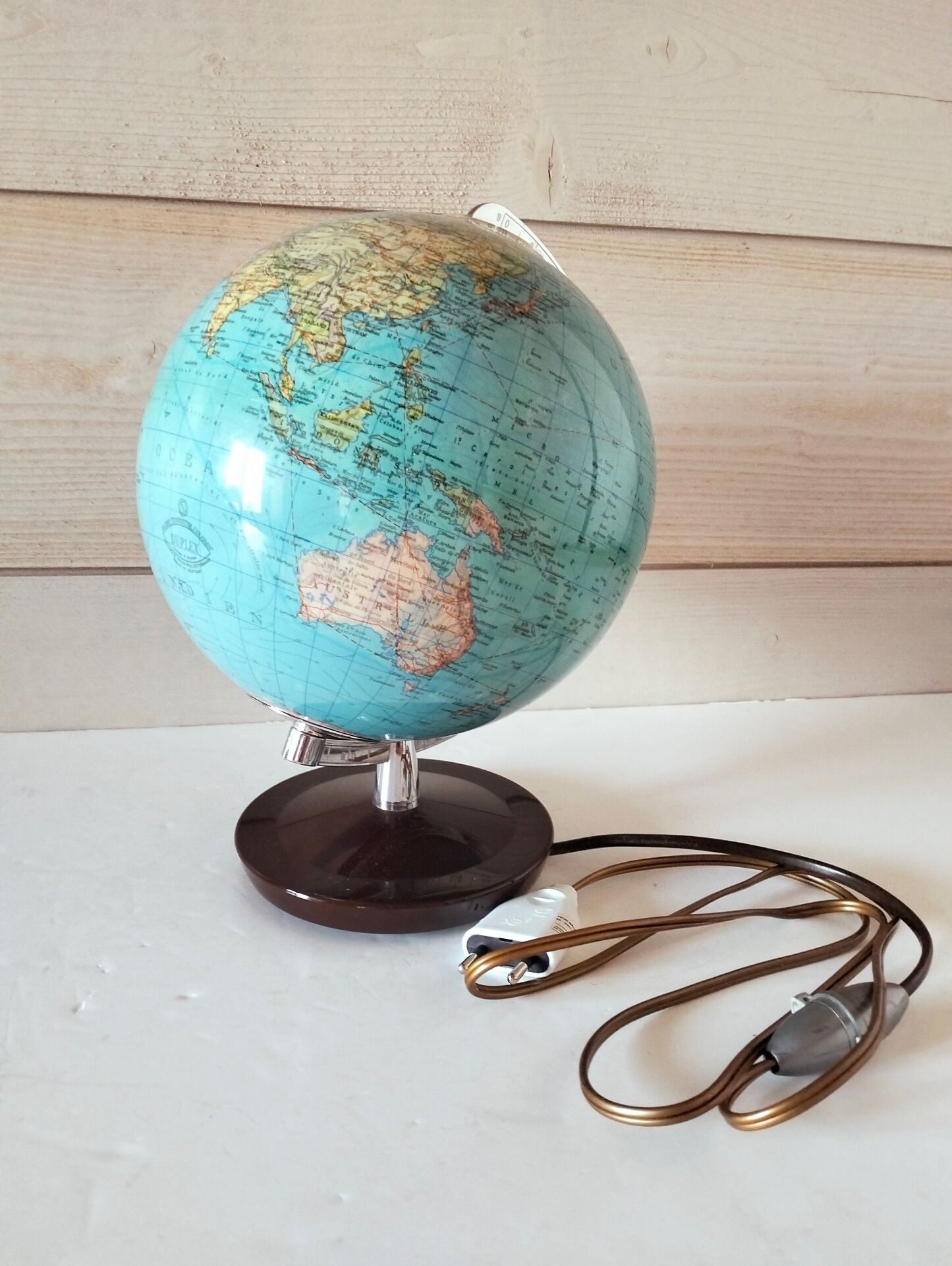 Illuminated globe