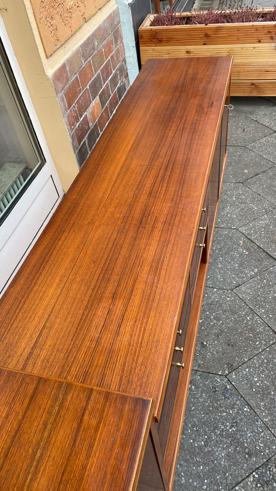 Italian 60s foot compass row