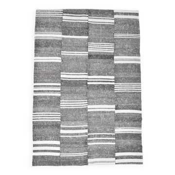 Tapis Kilim à rayures blanches et noires