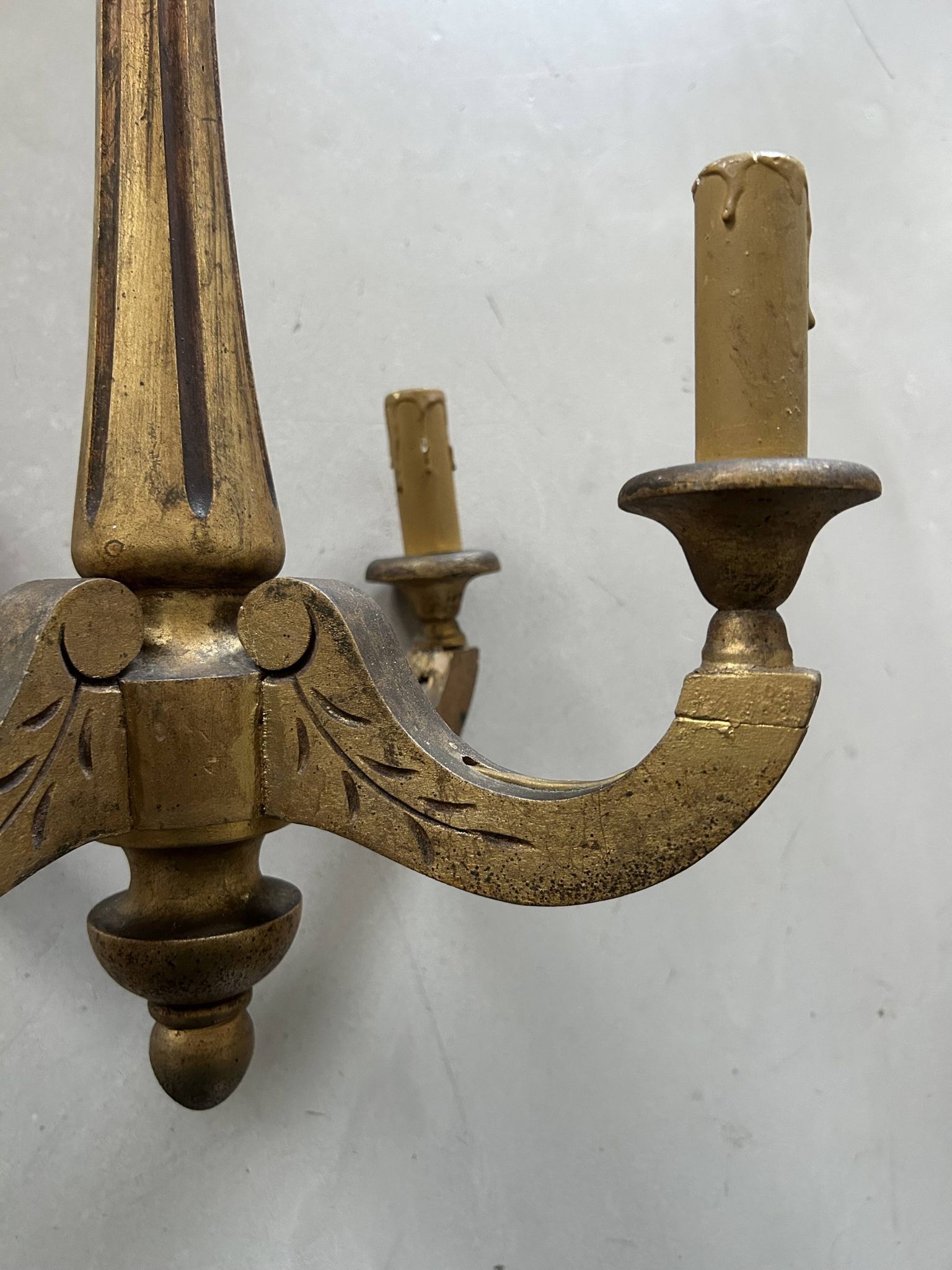 Lustre en bois doré ancien
