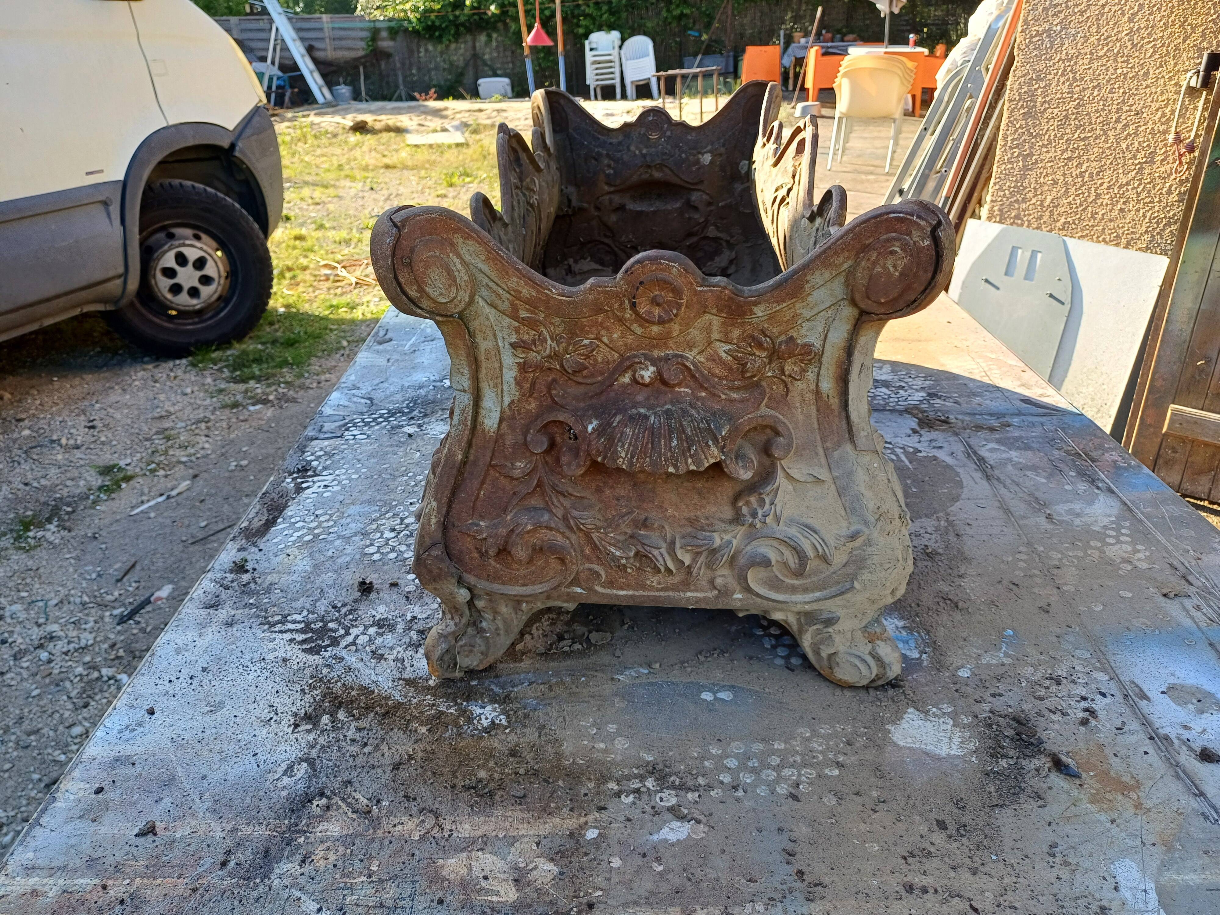 Large 1900 Cast Iron Planter in Rocaille Style: Charleville - Mézières