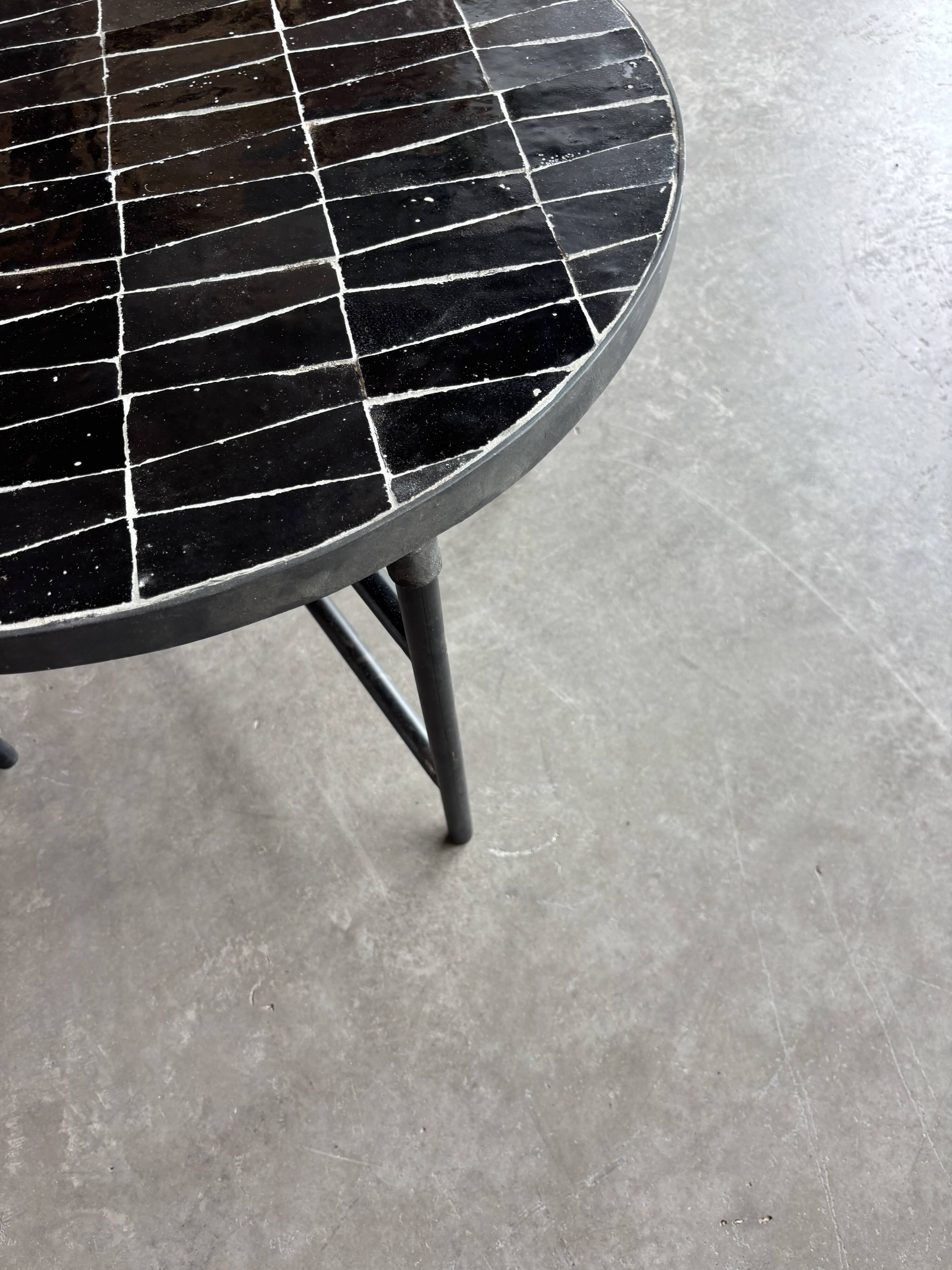 Round coffee table in black zellige – 60 cm artisanal Moroccan design
